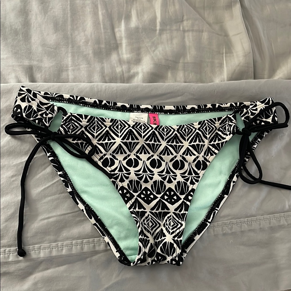 Bikini Nation Black and White Patterned Bikini Bottom (small)